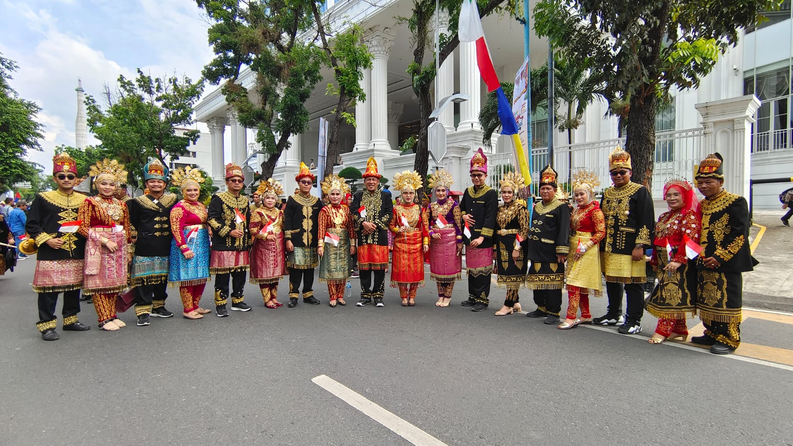 Pawai Colorful Medan Carnival yang digelar dalam rangka memeriahkan Hari Jadi ke-433 Tahun Kota Medan, Sabtu (08/07)